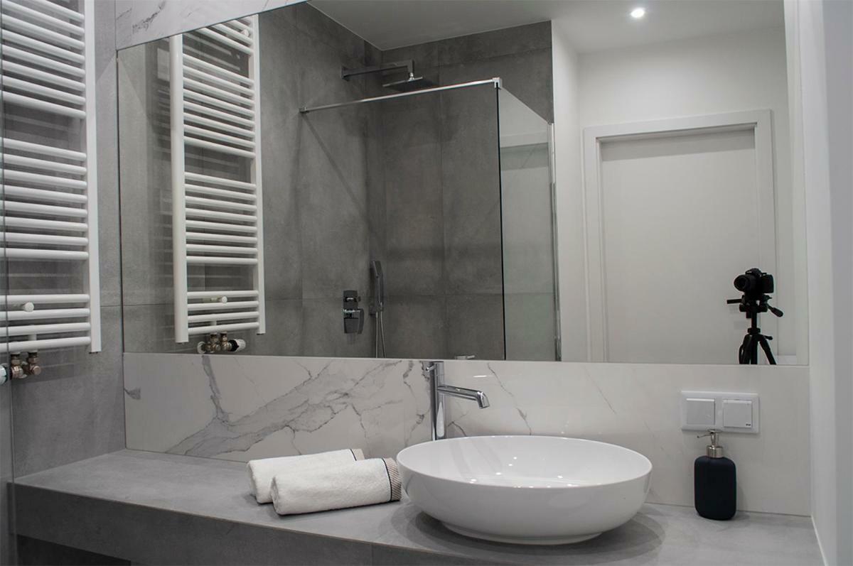 Navyblue Apartment Cracow Free Parking Tv คราคูฟ ภายนอก รูปภาพ