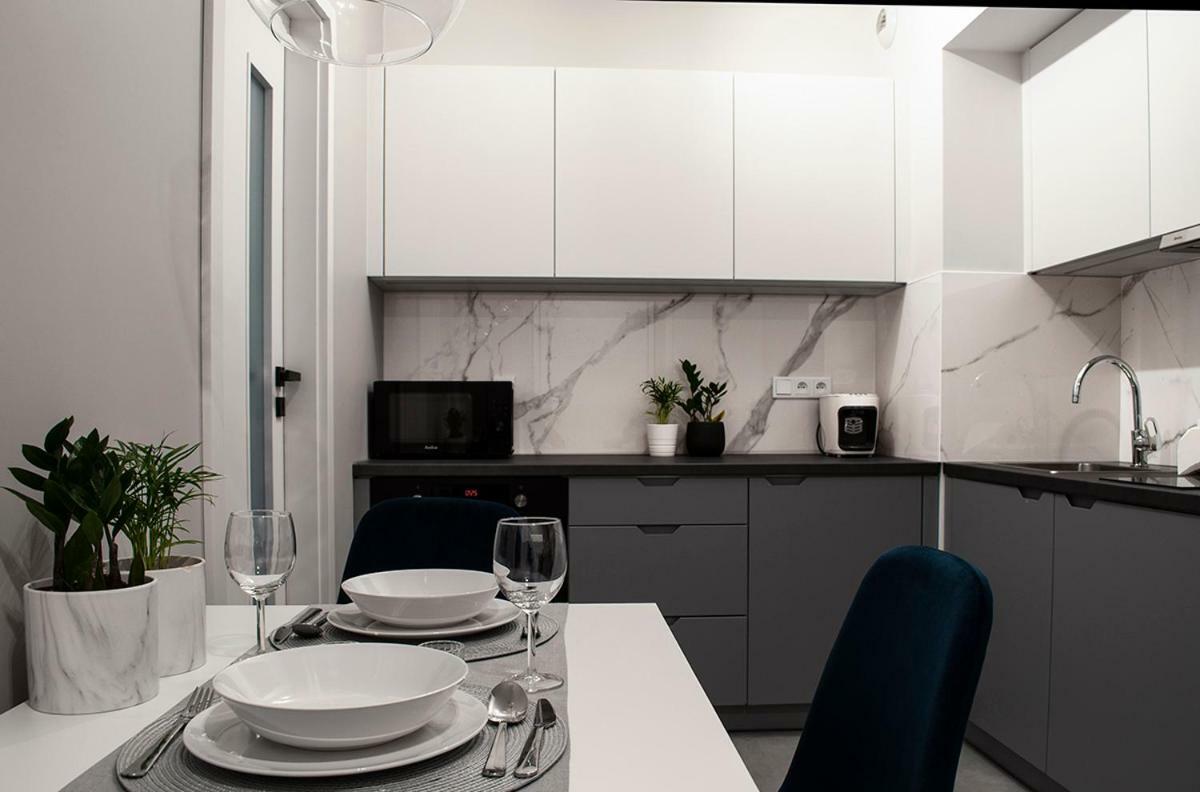 Navyblue Apartment Cracow Free Parking Tv คราคูฟ ภายนอก รูปภาพ